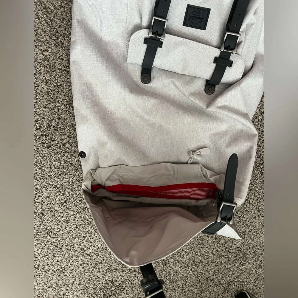 Herschel Backpack - Picture 4 of 11